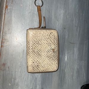 Kelly Wynn key chain wallet